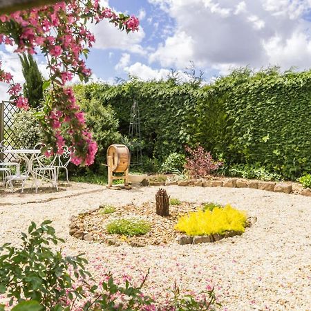 Bed and Breakfast Le Jardin Des Fees Savigny-le-Vieux Екстер'єр фото
